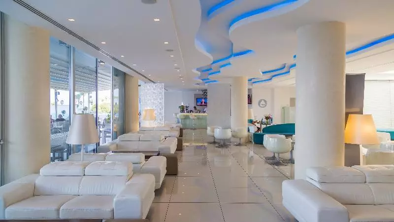 فندق Vrissaki Beach