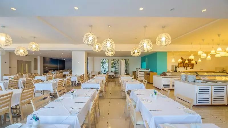 فندق Vrissaki Beach