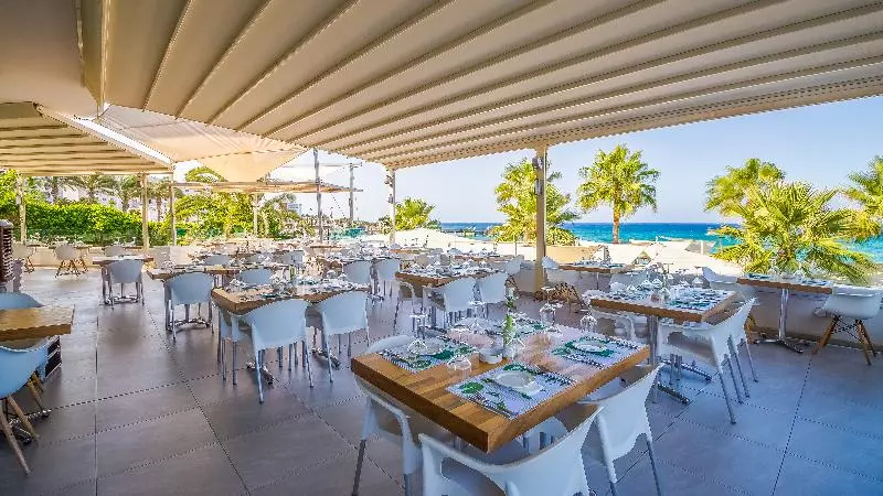 فندق Vrissaki Beach