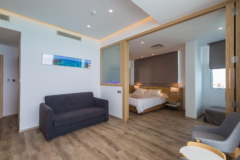 בית מלון כפרי Vrissaki Beach