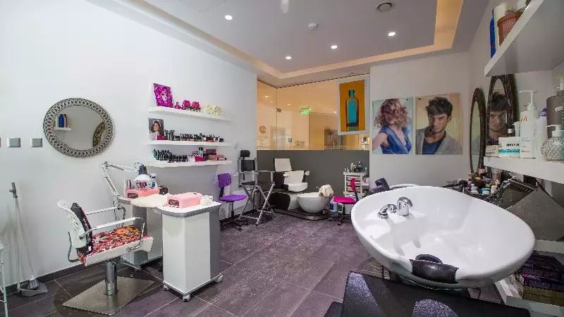 فندق Vrissaki Beach