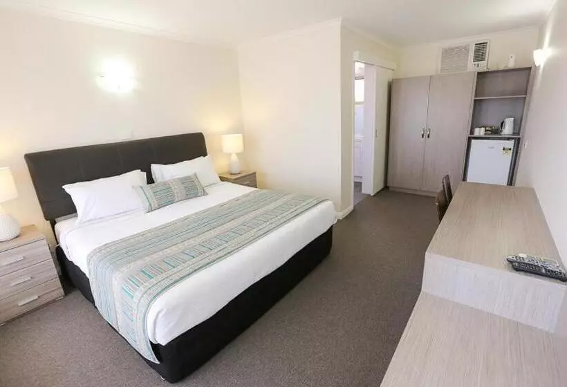 فندق على الطريق Seven Pines Motor Inn