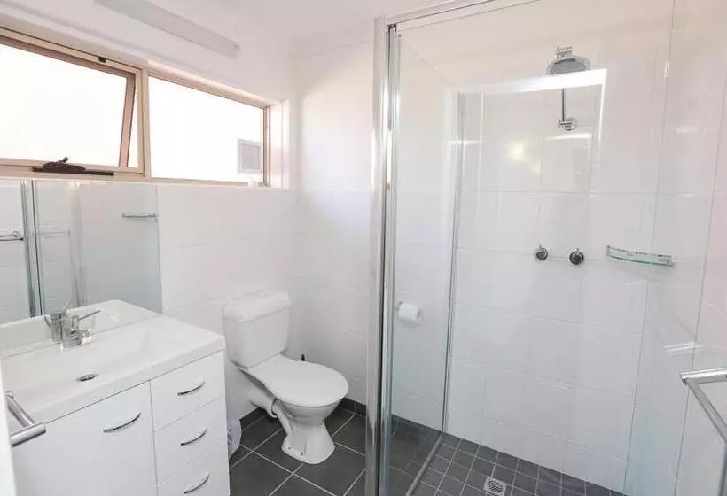 فندق على الطريق Seven Pines Motor Inn