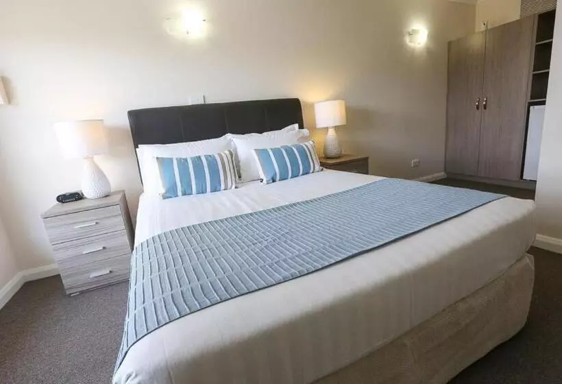 فندق على الطريق Seven Pines Motor Inn