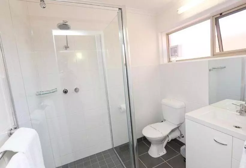 فندق على الطريق Seven Pines Motor Inn