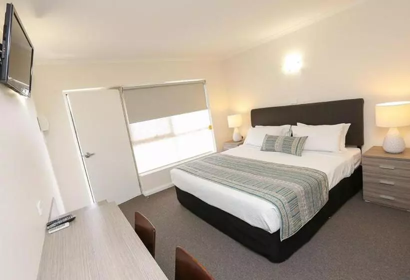 فندق على الطريق Seven Pines Motor Inn