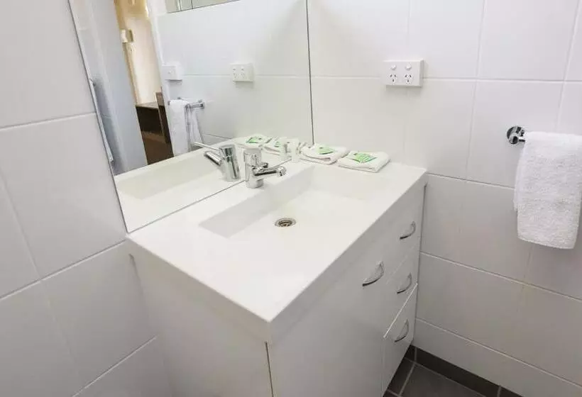 فندق على الطريق Seven Pines Motor Inn