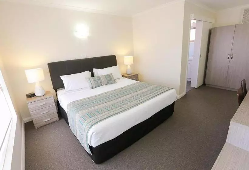 فندق على الطريق Seven Pines Motor Inn