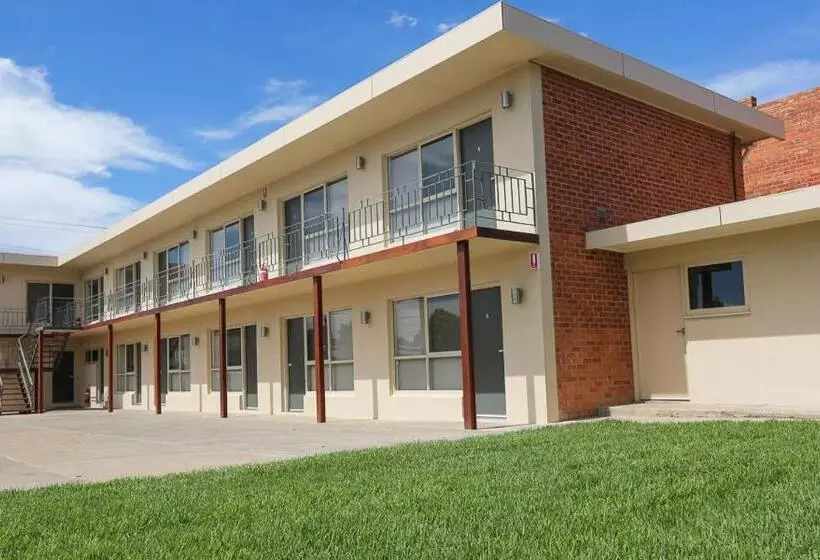 فندق على الطريق Seven Pines Motor Inn