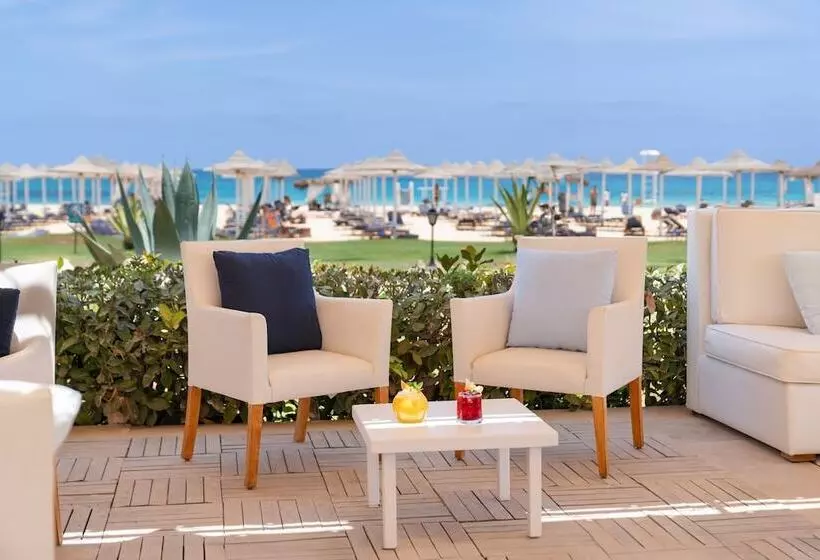 استراحتگاه Jaz Oriental, Almaza Bay