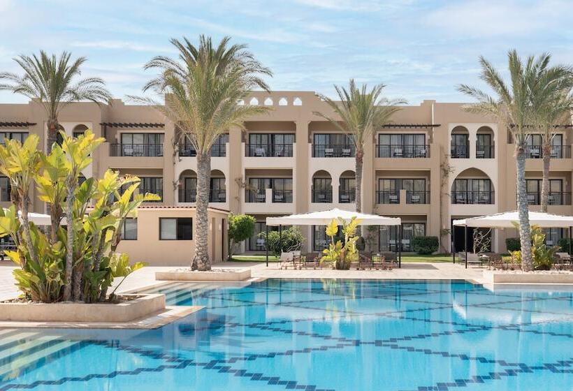 استراحتگاه Jaz Oriental, Almaza Bay