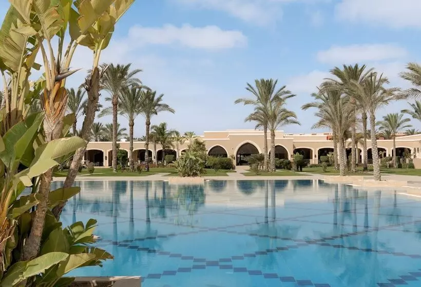 استراحتگاه Jaz Oriental, Almaza Bay