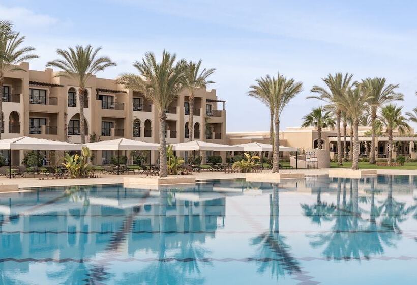 استراحتگاه Jaz Oriental, Almaza Bay