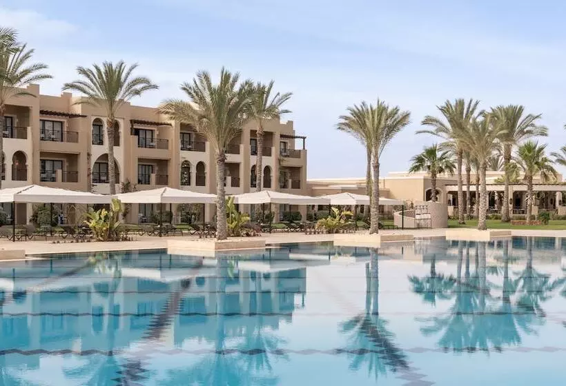 استراحتگاه Jaz Oriental, Almaza Bay