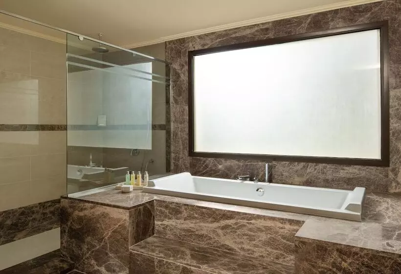 استراحتگاه Jaz Oriental, Almaza Bay