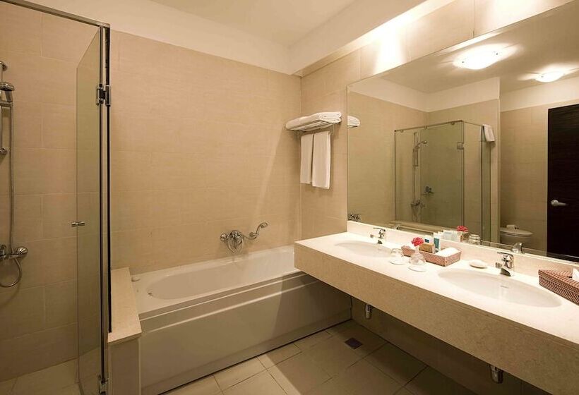 استراحتگاه Jaz Oriental, Almaza Bay