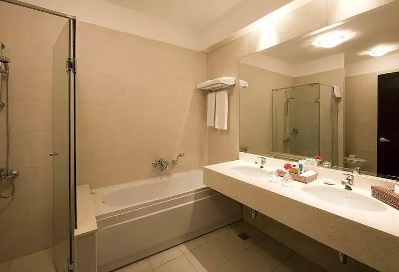 استراحتگاه Jaz Oriental, Almaza Bay