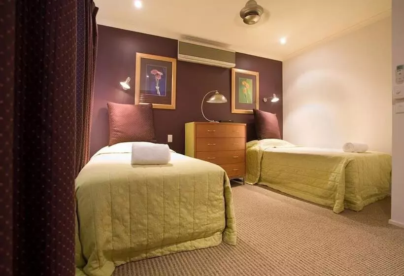 Skippers Cove Waterfront Resort