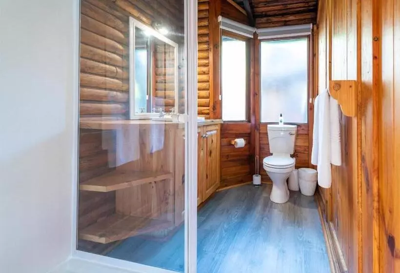 Under Milkwood Resort