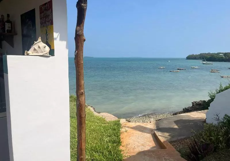 Hotelli Calamari Beach Villas