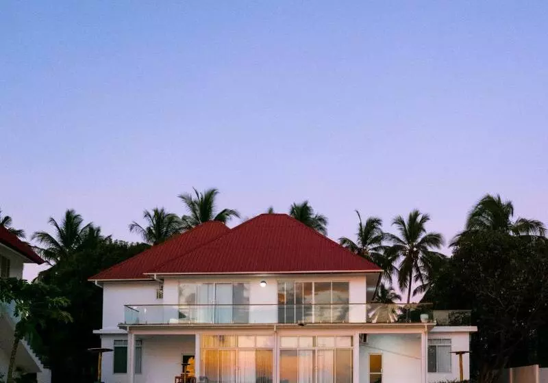 Hotelli Calamari Beach Villas