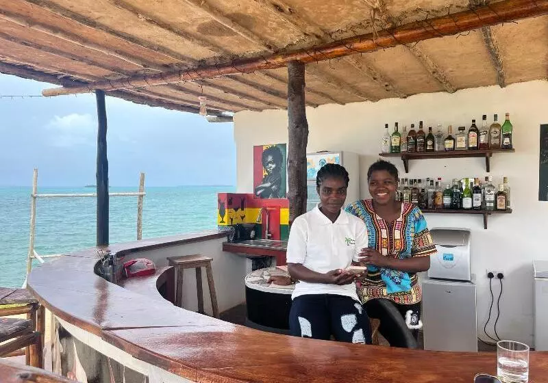 Hotelli Calamari Beach Villas