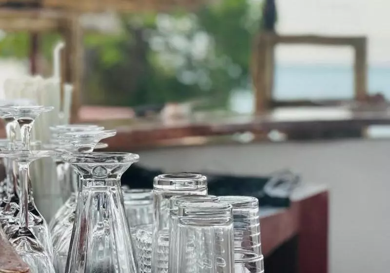 Hotelli Calamari Beach Villas