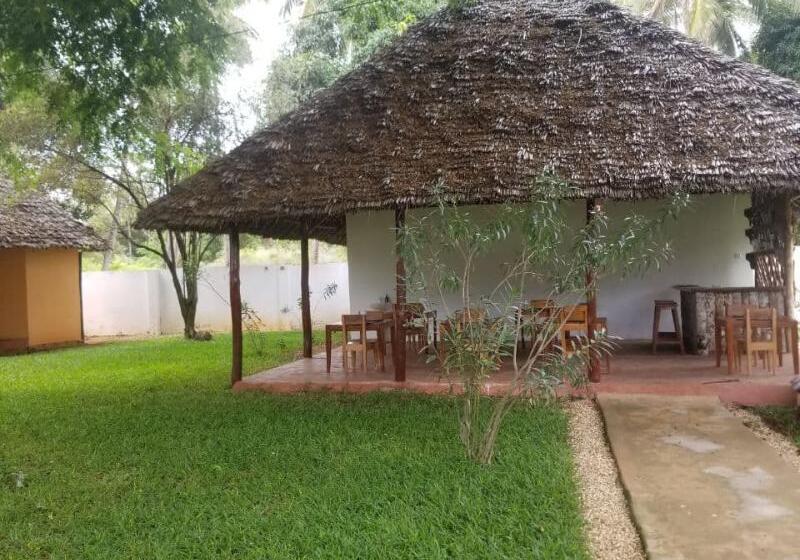 فندق Calamari Beach Villas