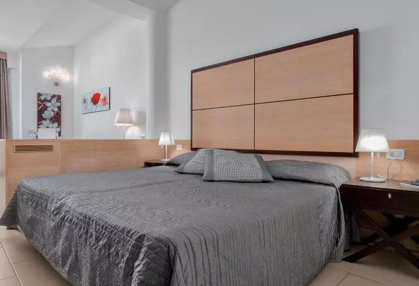 ホテル The Pelican Beach Resort & Spa  Adults Only