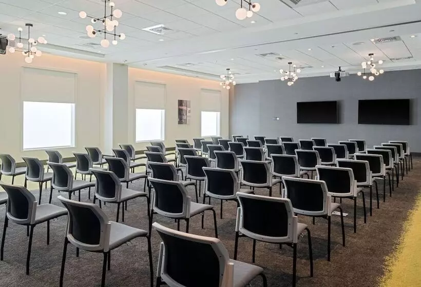 هتل Tru By Hilton Atlanta Airport College Park