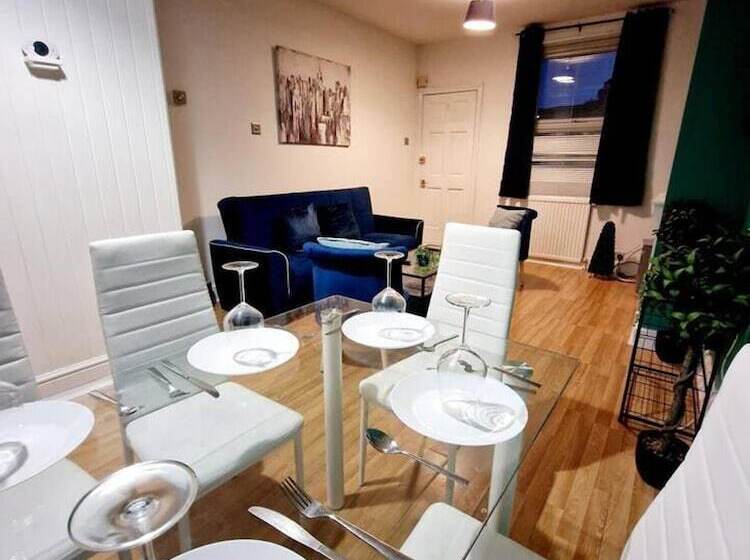 إقامة Lovely 3 Bed House In Dartford