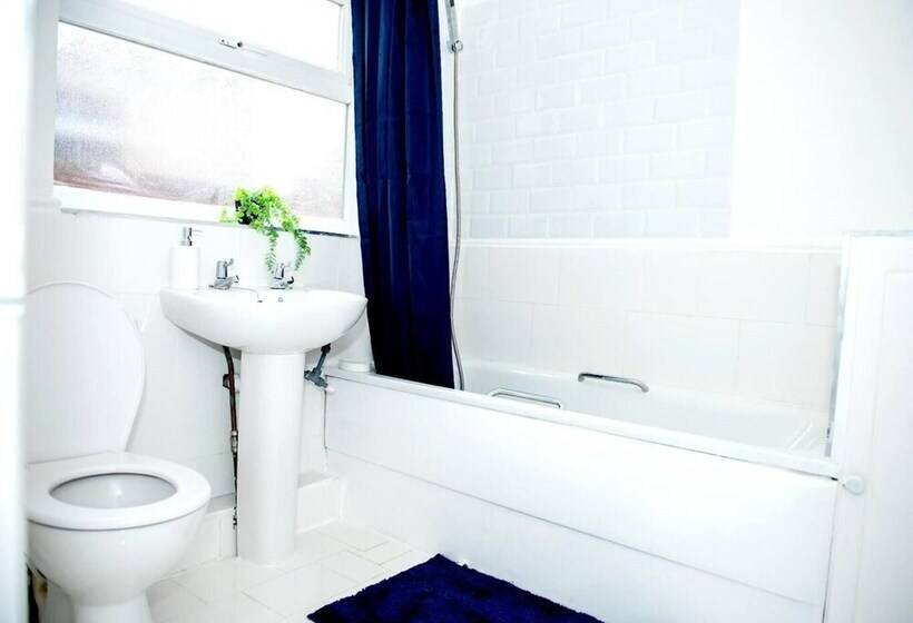 إقامة Lovely 3 Bed House In Dartford