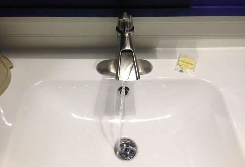 Town House Motel & Pool Near Mt. Rushmore