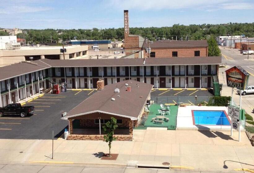 Town House Motel & Pool Near Mt. Rushmore