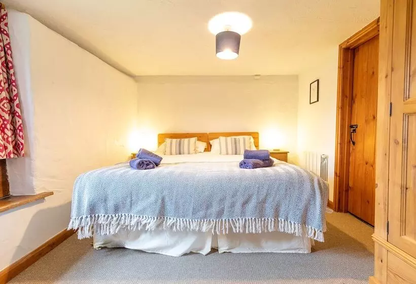 Hotelli West Hollowcombe Farm Cottages   Full Site Booking