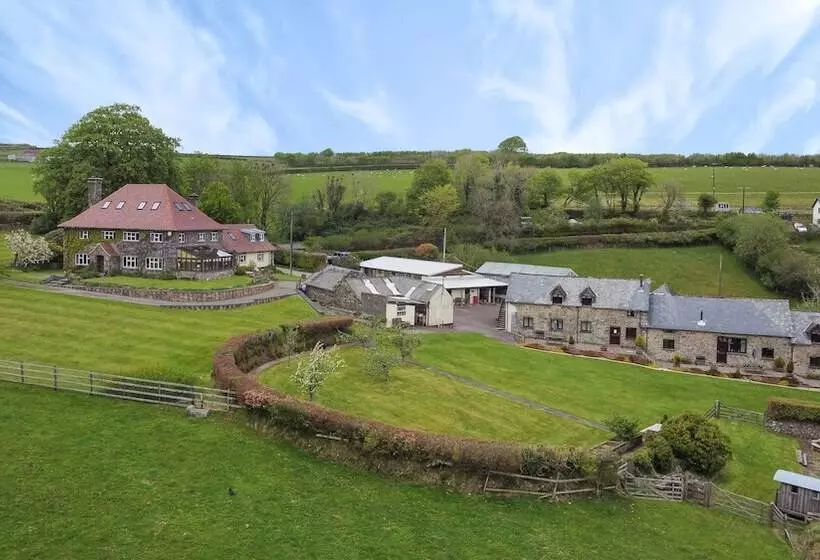 Hotelli West Hollowcombe Farm Cottages   Full Site Booking