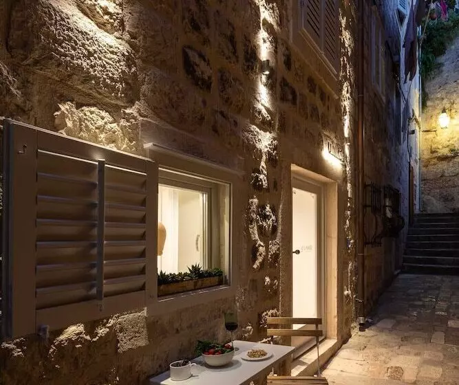 پانسیون Apartments U Nikše