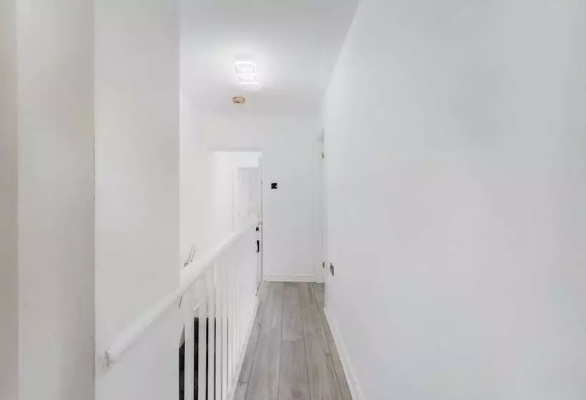 レジデンス Stunning 4 Bed House Fully Refurbished Modern