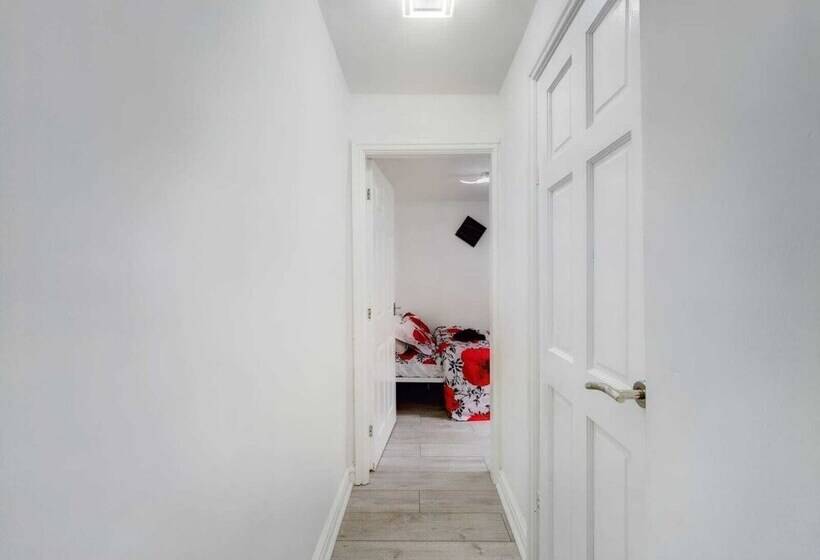 레지던스 Stunning 4 Bed House Fully Refurbished Modern