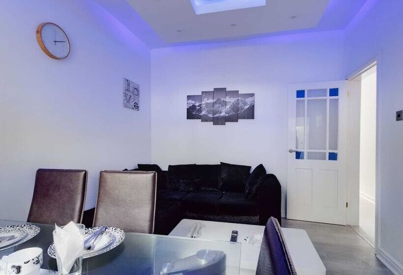 레지던스 Stunning 4 Bed House Fully Refurbished Modern