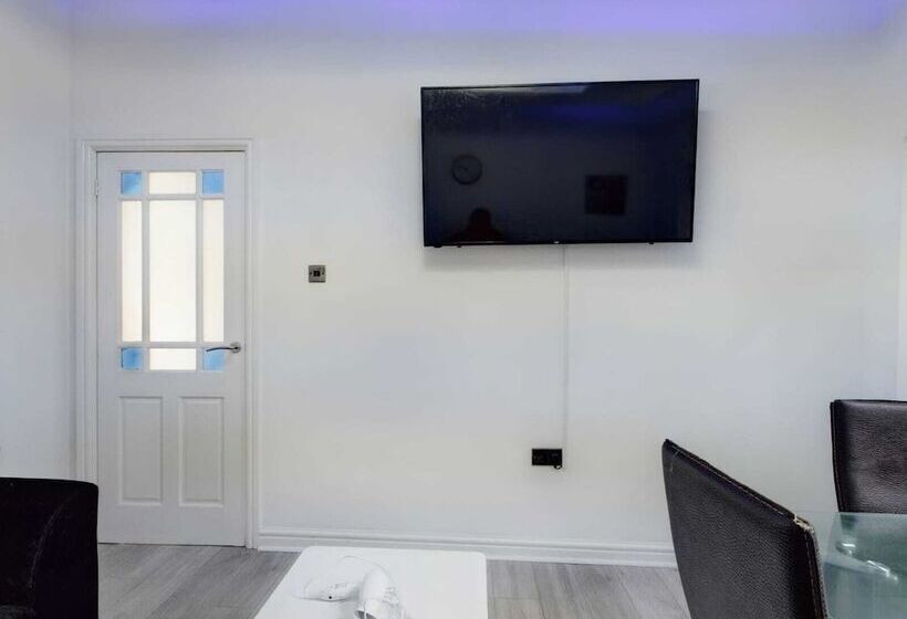 레지던스 Stunning 4 Bed House Fully Refurbished Modern