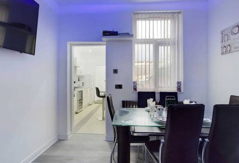 레지던스 Stunning 4 Bed House Fully Refurbished Modern