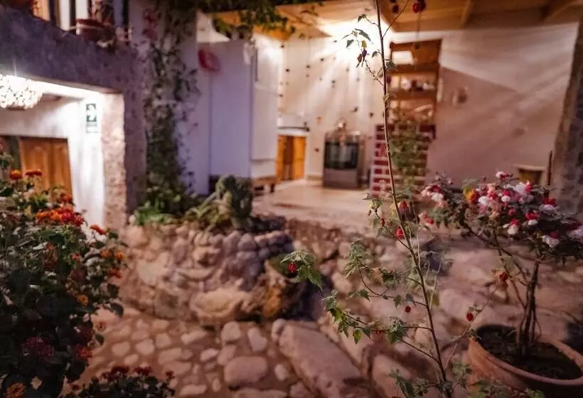 هتل Mama Green Eco Lodge & Permaculture Farm