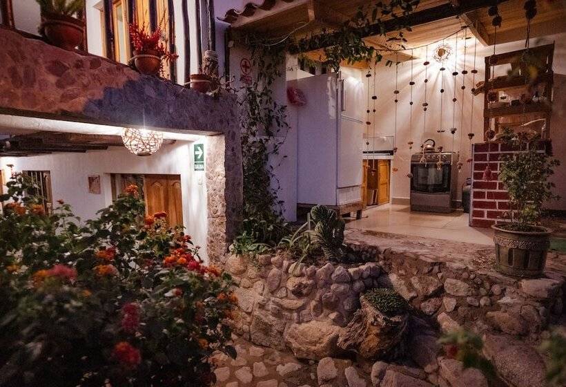 فندق Mama Green Eco Lodge & Permaculture Farm