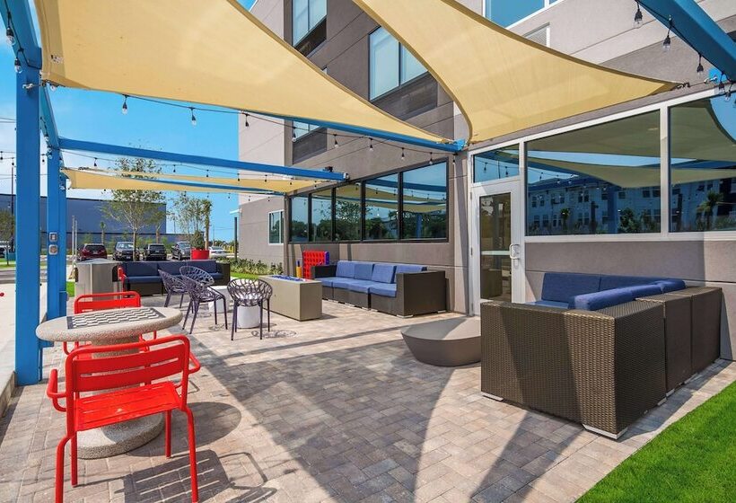 هتل Tru By Hilton Destin