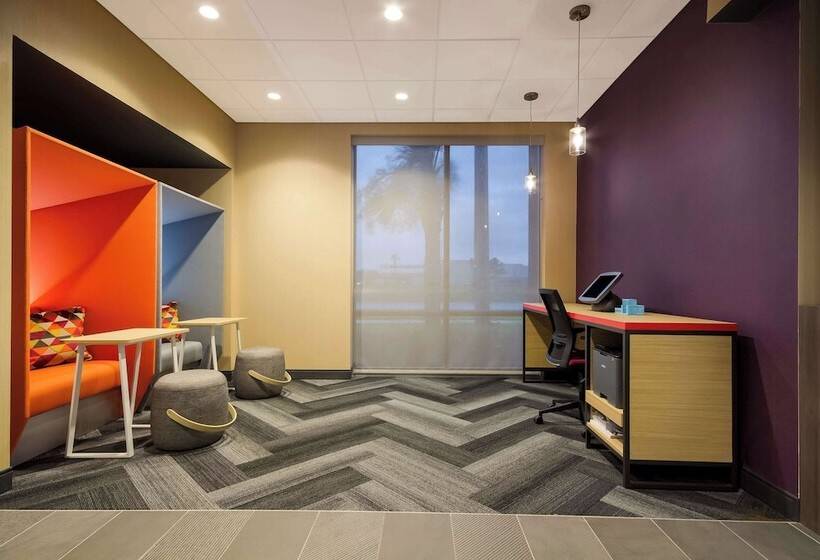 هتل Tru By Hilton Destin