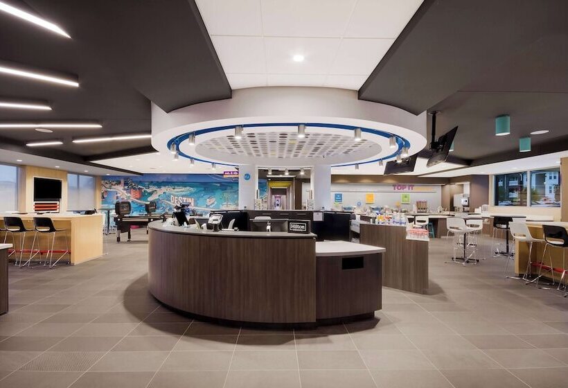 هتل Tru By Hilton Destin