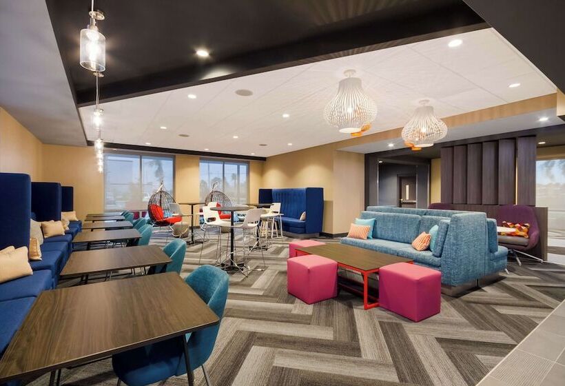 هتل Tru By Hilton Destin