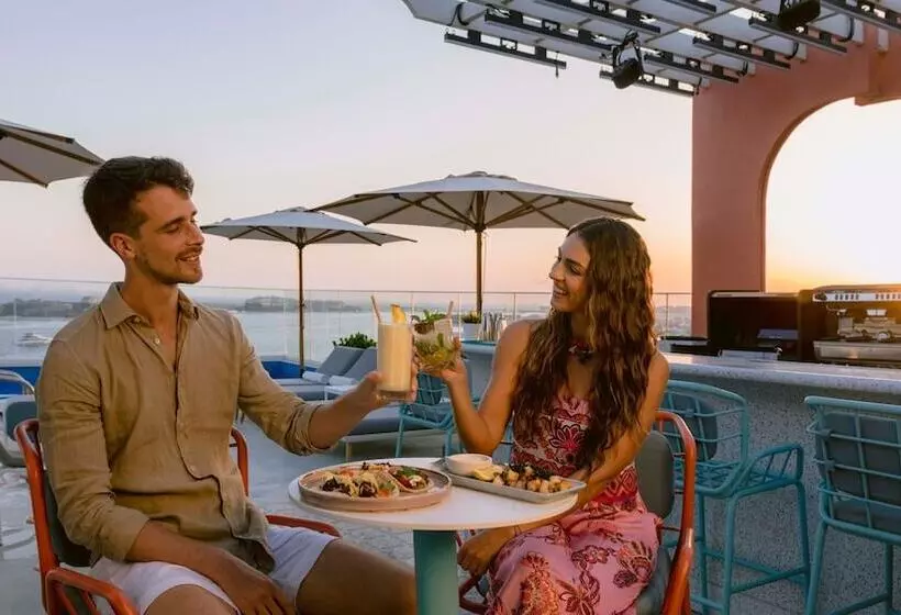 هتل Voco Dubai The Palm, An Ihg