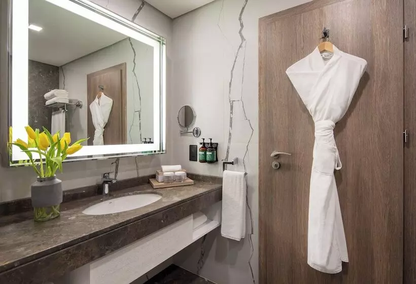 هتل Voco Dubai The Palm, An Ihg